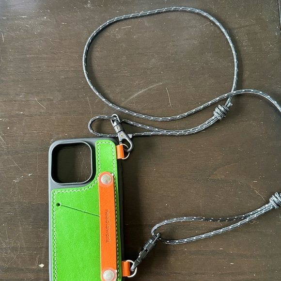 iPhone 15 pro genuine leather case with straps brand new - Picture 4 of 5